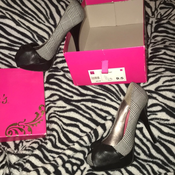 Heels - Picture 6 of 8